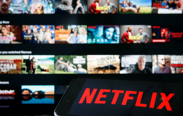 Perbedaan antara Netflix dengan Netflix Mod